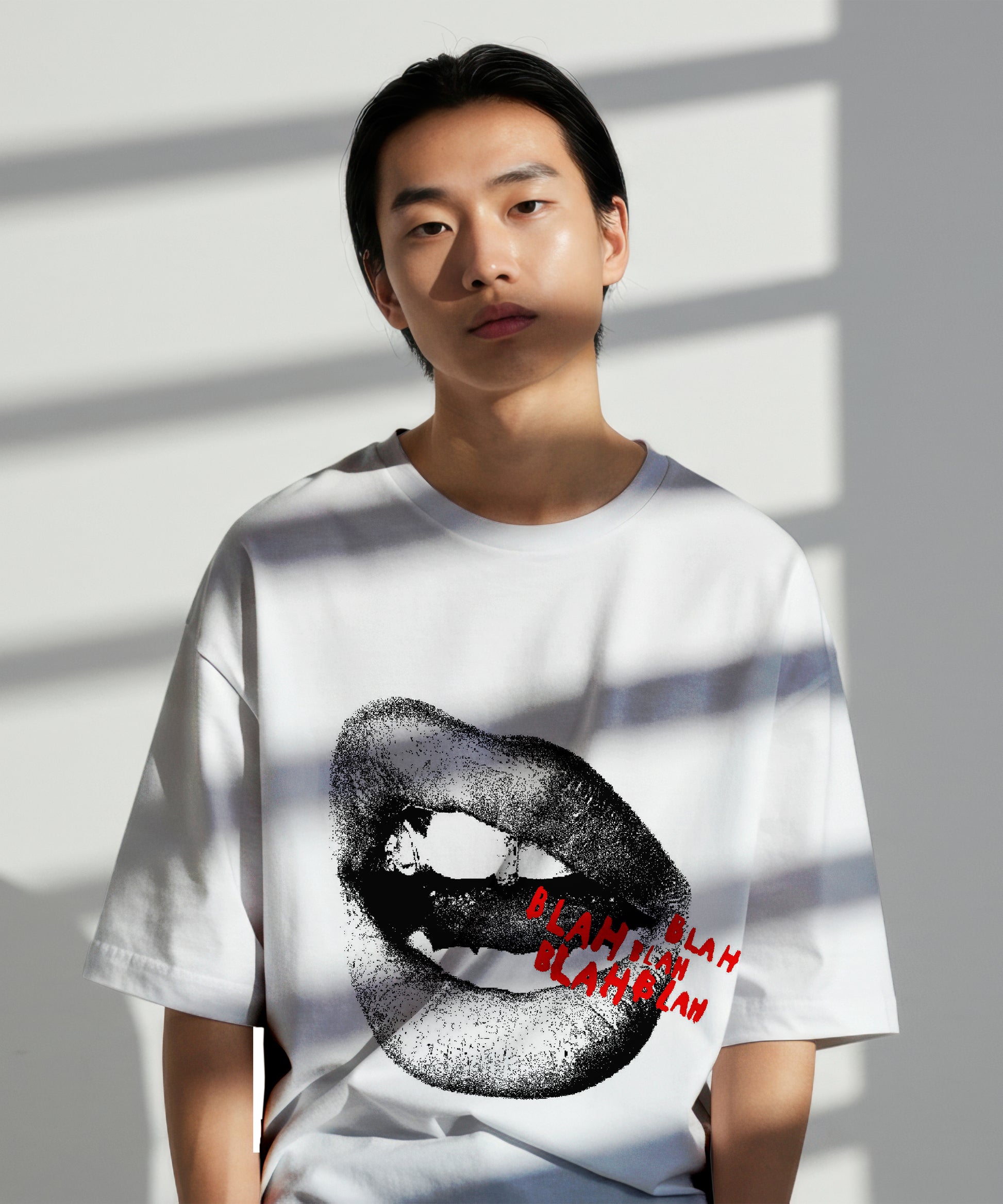 NOISEKISS- Lips Graphic Oversized T-shirt